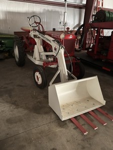 1947 International 1000 Loader IH club Vintage Tractor Rare Bucket Restored A++
