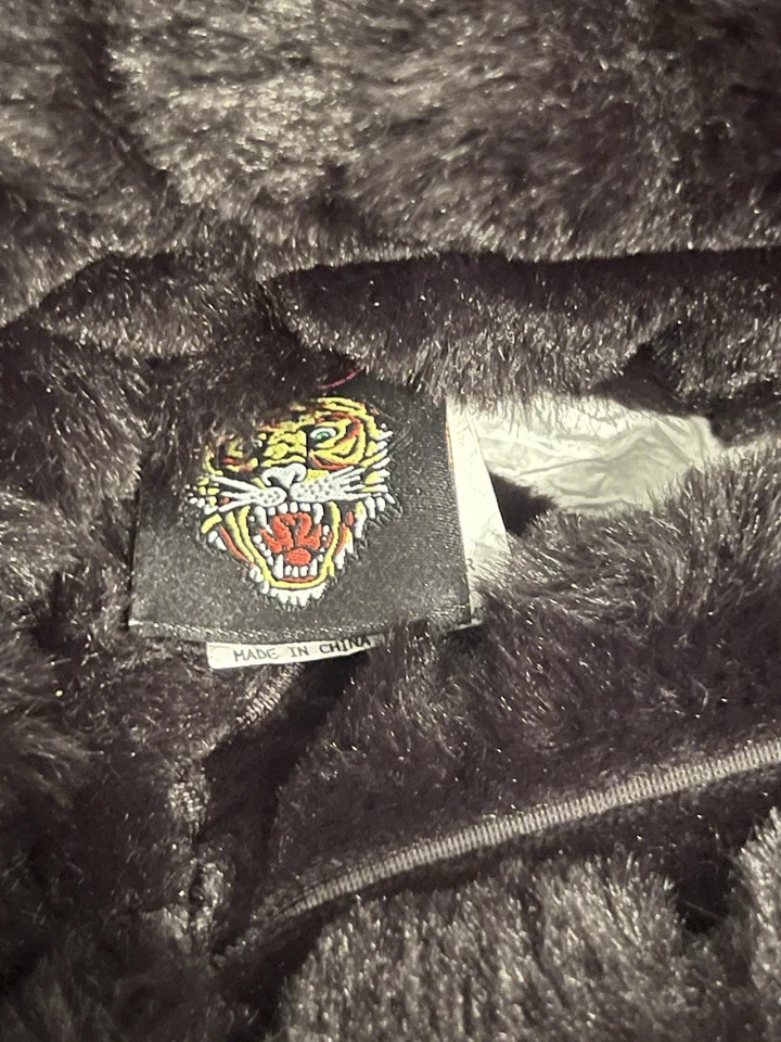 Edredón Ed Hardy Negro Imitación Piel Queen y Juego de Cama 6 Piezas Calavera Rosas Corazones Blanco/Rojo Foto 4 de 4