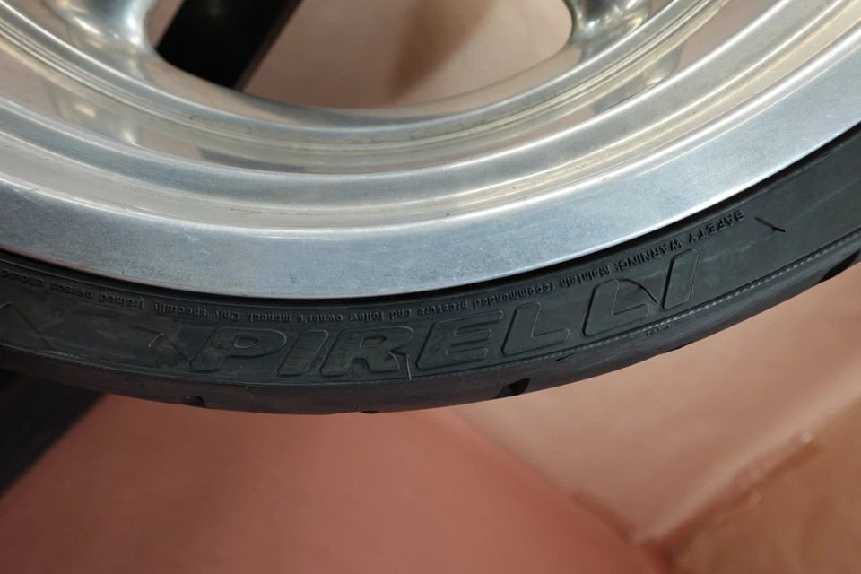 2009 - 2011 Harley Davidson Rocker C FXCWC 后 PIRELLI 轮圈 240/40 VR18 — 第 3/4 张图片