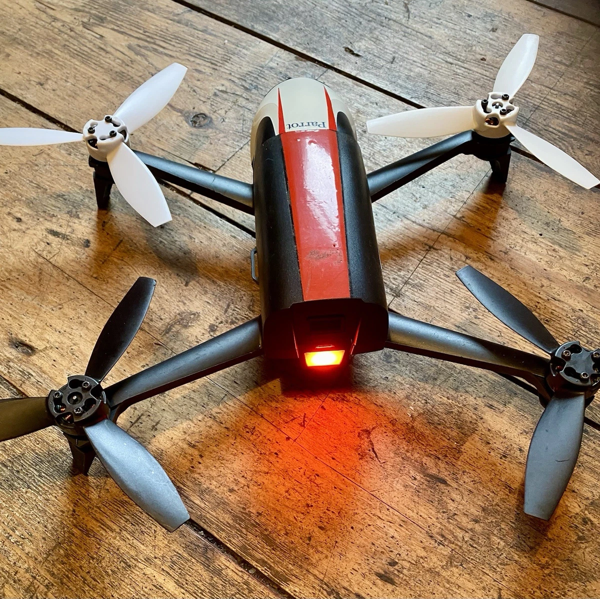 Drone Parrot Bebop 2 Rouge + Skycontroller - Drone photo vidéo | fnac Suisse