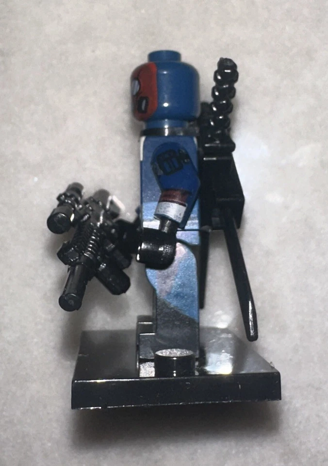 DC Batman Deathstroke Fig w/ Baseplate - Image 4 of 4