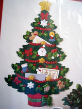 Bucilla Felt Applique Kit,CHRISTMAS TREE,Card Holder,Wallhanging,Door,84826,NIP
