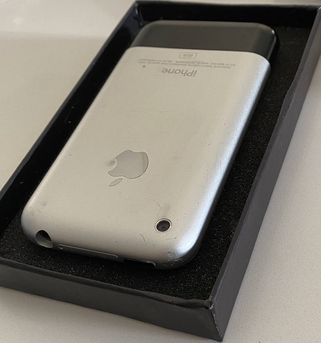 Apple 1st Generation iPhone 2G 8GB MA712LL/A A1203 - iOS 1.0