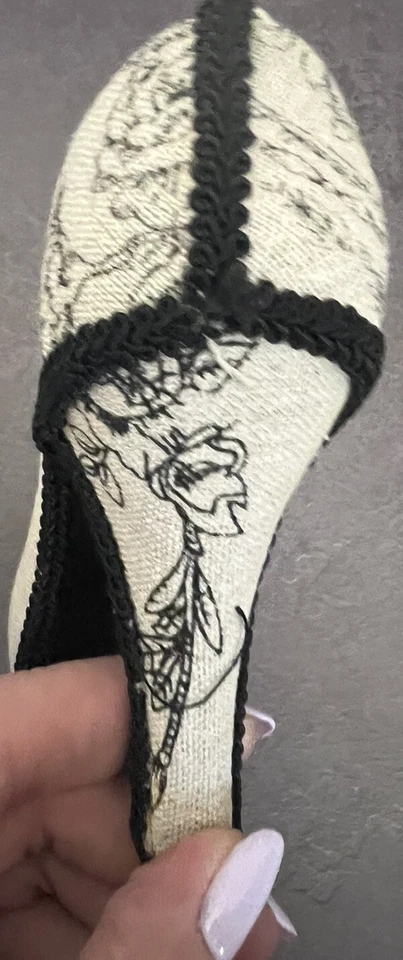 Beautiful Thick Grey Canvas With Rose Pattern Mini High Heel With Ring Slots - image 3 of 4