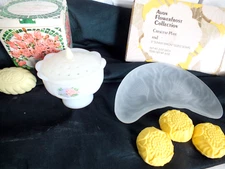 Avon 2 HOSTESS BLOSSOM Flower arranger SOAP Dish FLOWERFROST CRESCENT lemon lot
