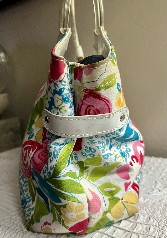 Floral Relic Bag Acrylic Circular Handles White Patent Leather Details - Image 4 of 4