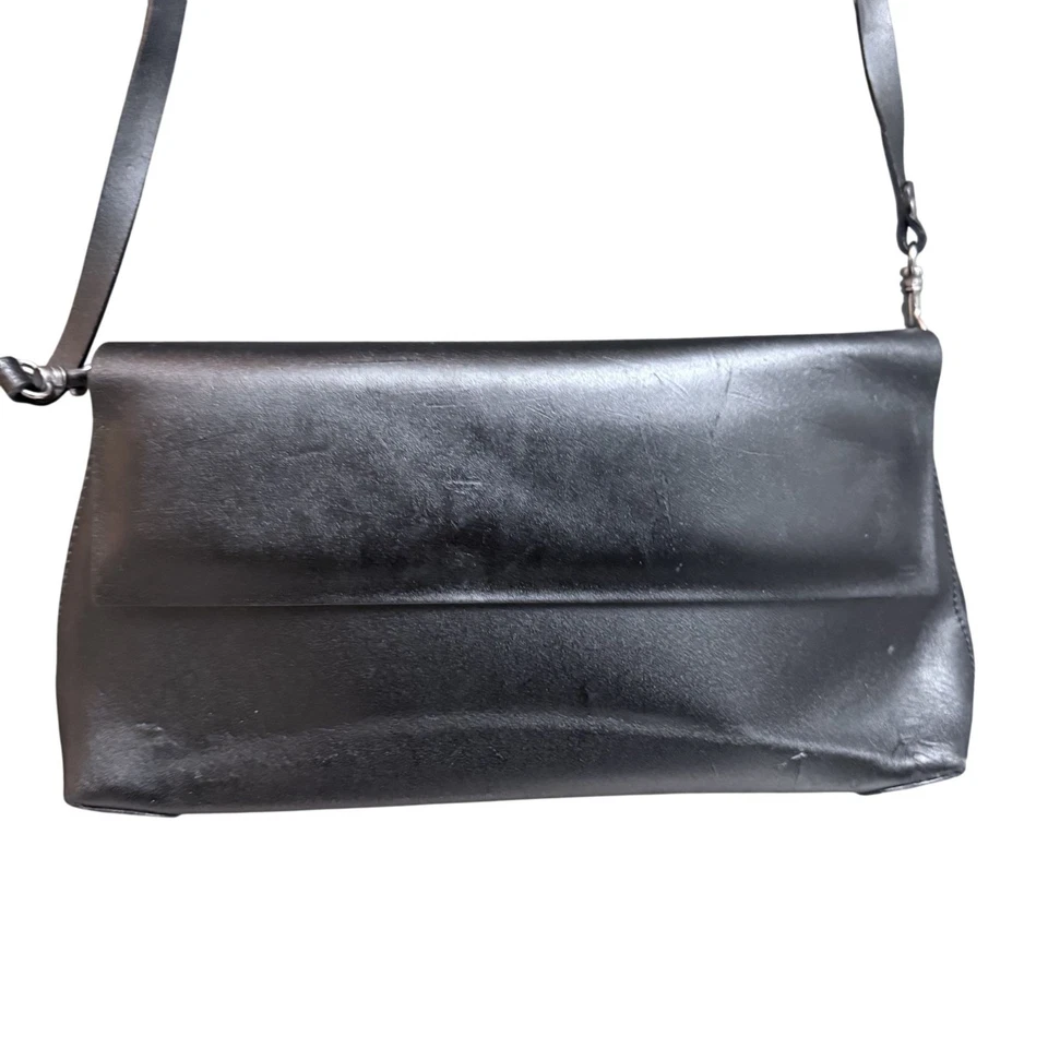 Bolso Bandolera Francesco Biasia Para Mujer Negro Solapa Cuero Brillante Hecho en Italia Cartera Foto 2 de 4