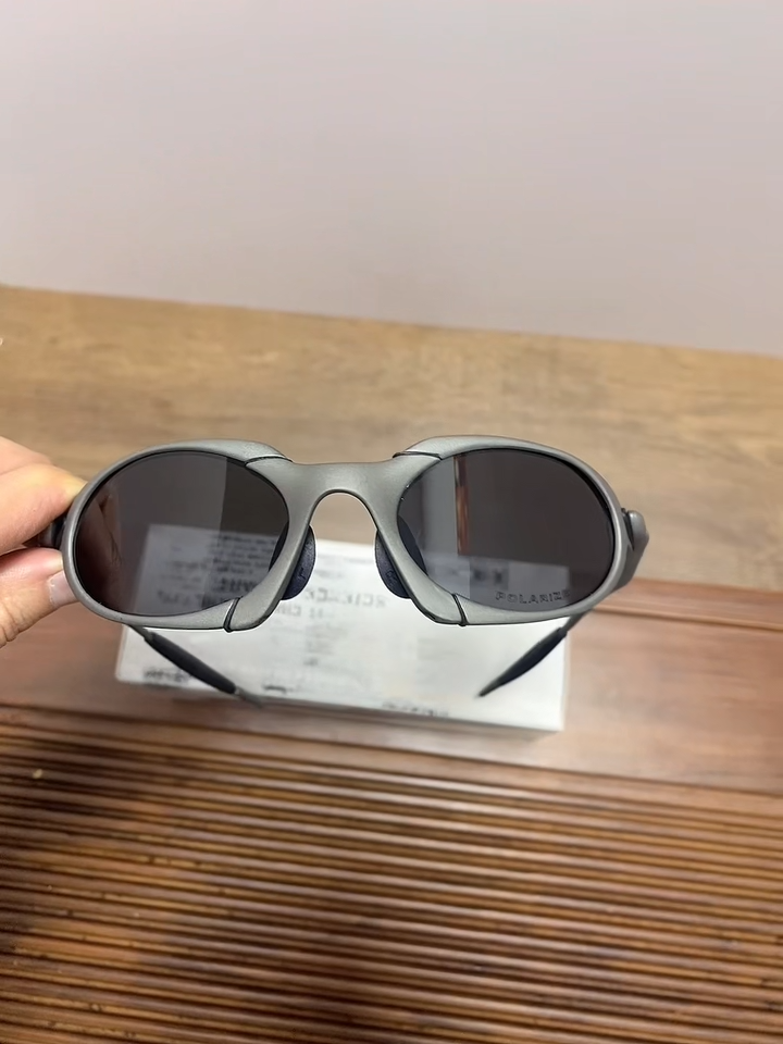 Oakley Romeo X Metal retro Sunglasses Matte gray frame polarized