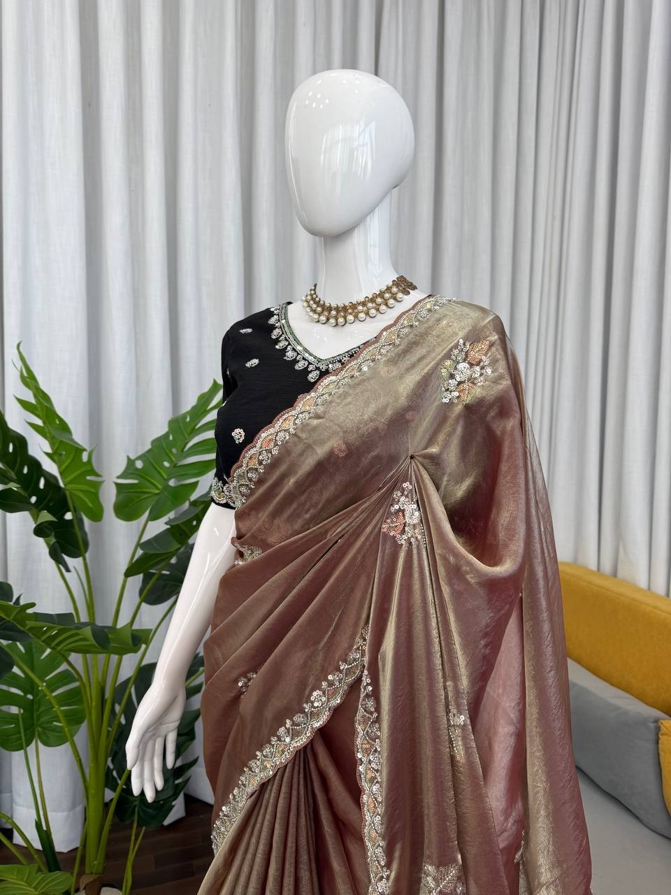 Beautiful Look Fendy Silk Brown Saree With Blouse For Function & Party Wear thumbnail 2