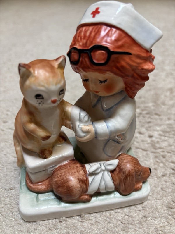 GOEBEL RED HEAD NOT YET A VET-DOG CAT FIGURINE 1982