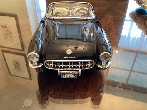 Bburago 1:18 1957 Chevrolet Corvette Convertible - Picture 2 of 6