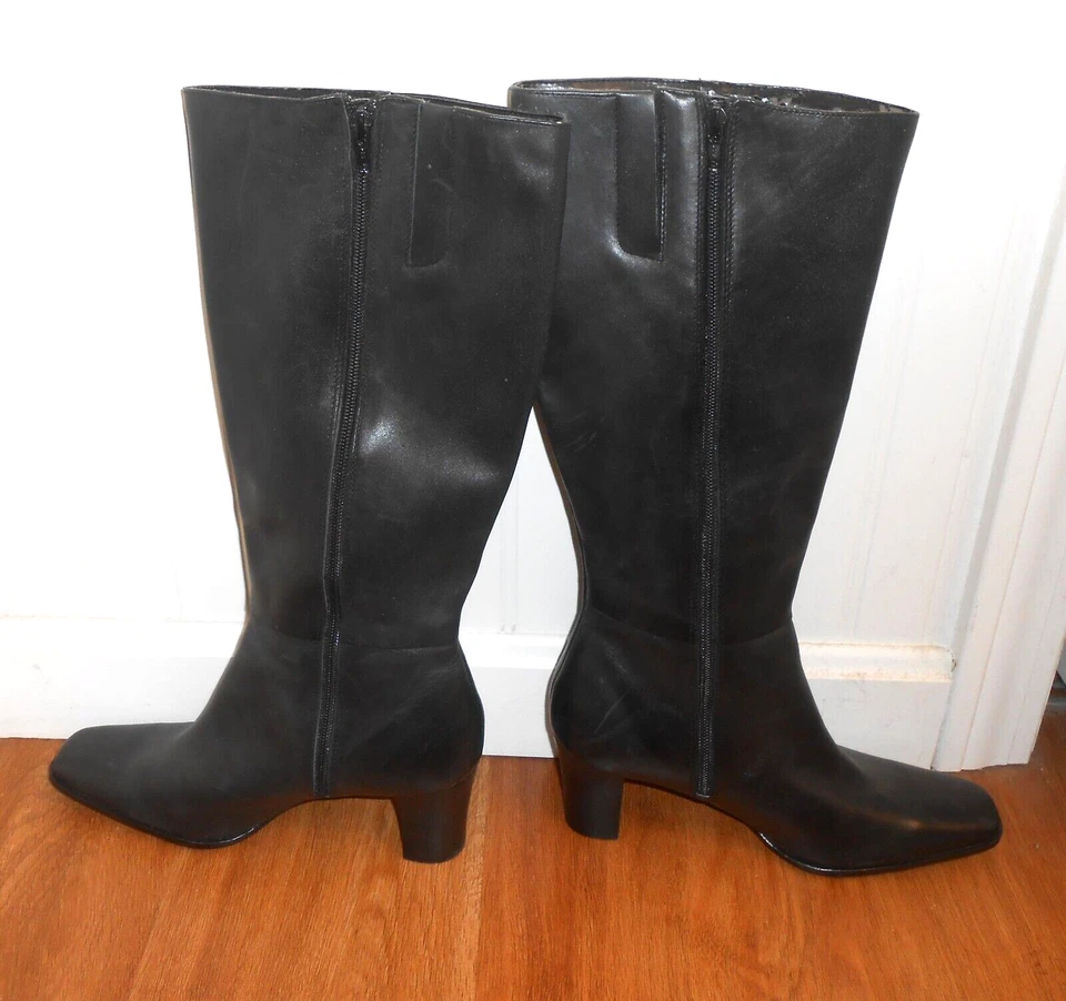 WOMEN'S CHADWICKS BLACK LEATHER CHUNKIE HEEL BOOTS WITH SQUARE TOE - SIZE  9M - Image 3 of 4