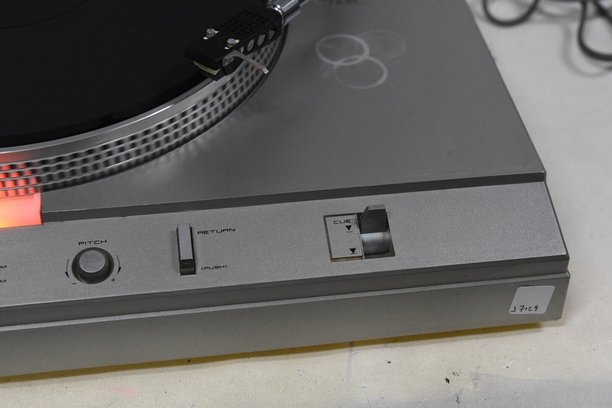 Akai AP-D33 Direct-Drive Auto Return Turntable/Record Player with