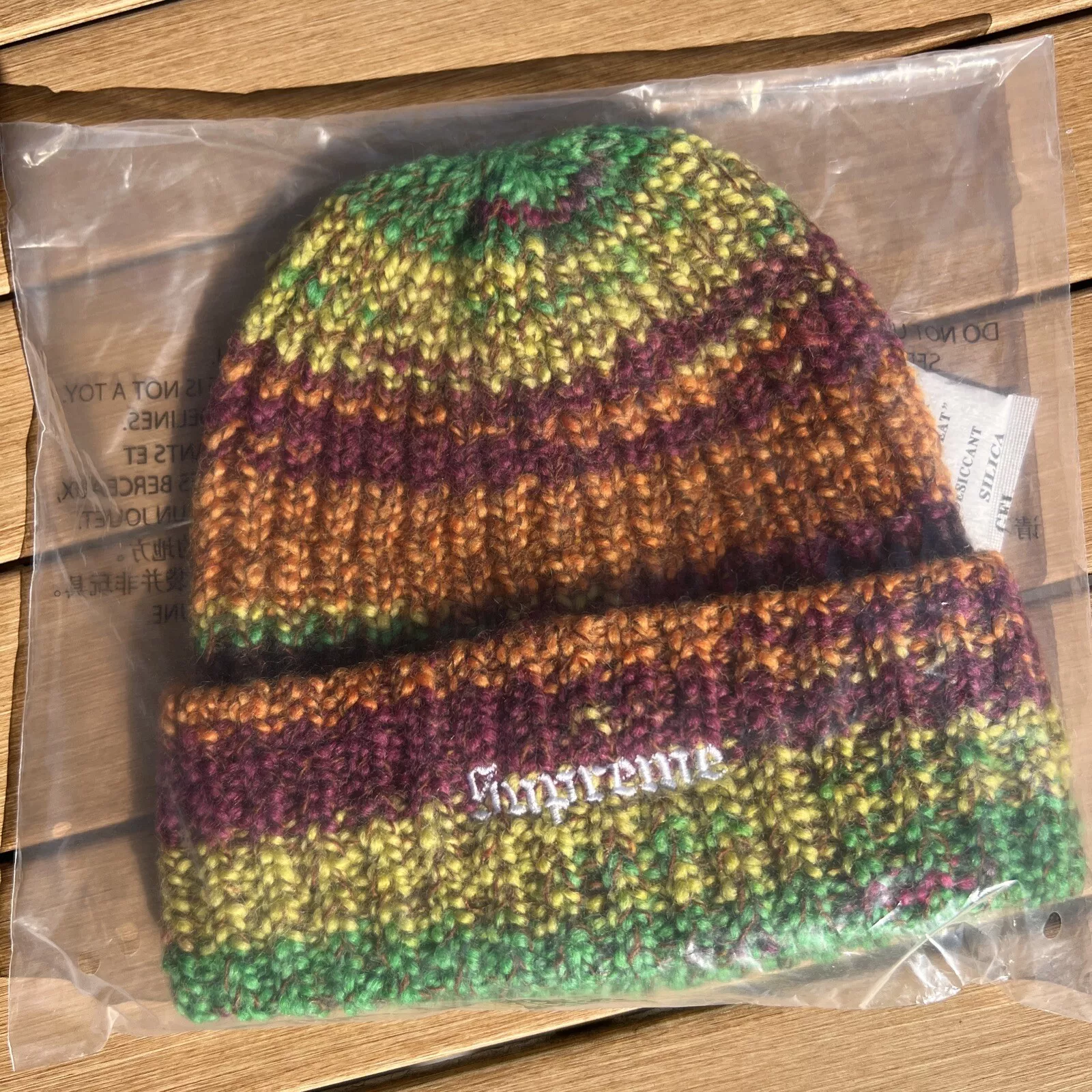 Bonnet rayé SUPREME Space Dye neuf avec étiquette !! Marron FW24   ÉPUISÉ !!!