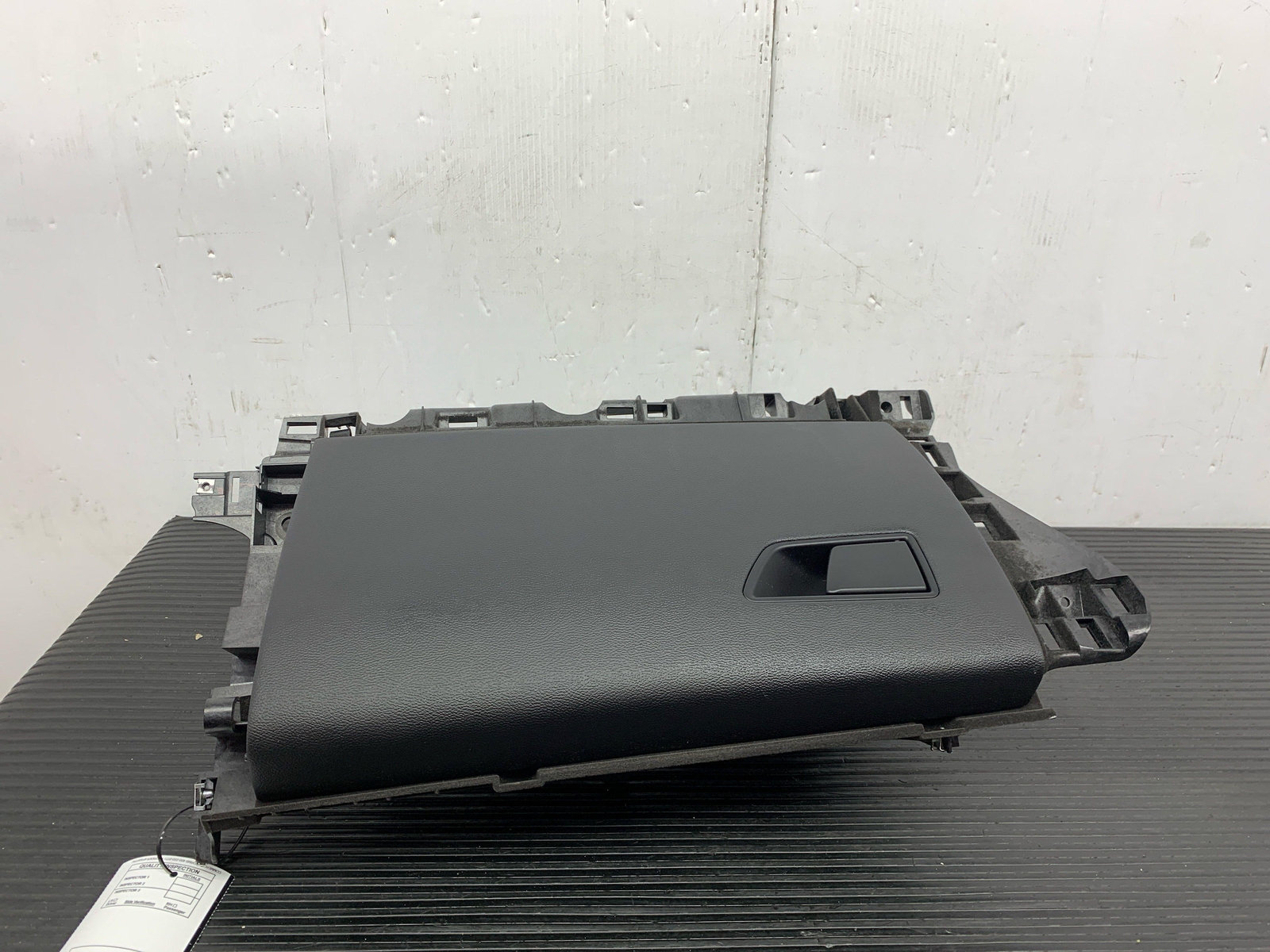 2017 - 2022 MASERATI LEVANTE M161 OEM FRONT GLOVE BOX STORAGE W/ USB 105883138C