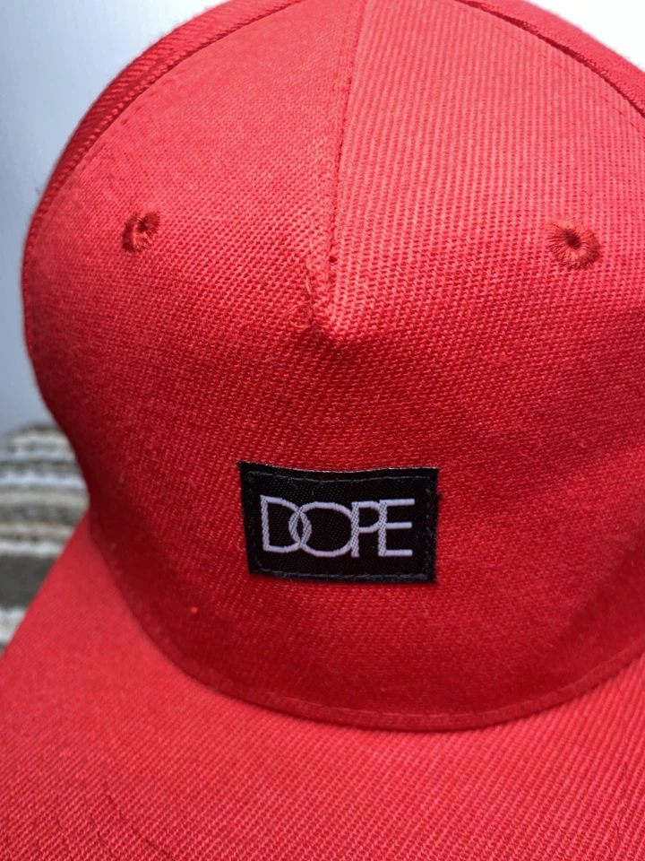 Boné ajustável DOPE vermelho Snapback unissex 100% acrílico streetwear tamanho único - Imagem 2 de 4