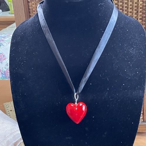 Damen Halskette/Halsband schwarzes Band groß 3D roter Stein Herz Karabinerverschluss - Bild 2 von 14