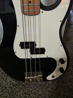 Cort Electric Bass Guitar 4-String Right-Handed Black Maple Fretboard 20F