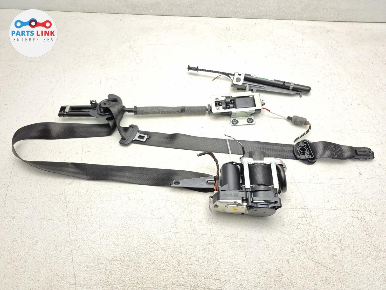 Bentley Bentayga 2016-2020 Front Right Seat belt retractor Black
