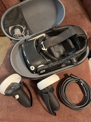 Meta Quest 2 128GB Deluxe Audio Strap Bundle + Link Cable + Grips