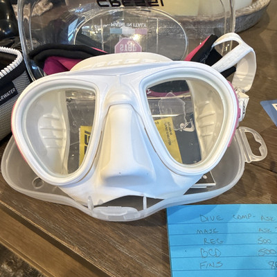 Cressi Small Scuba/Snorkeling Mask DS201050 w/ Clear Hard Case Fog Stop Insert