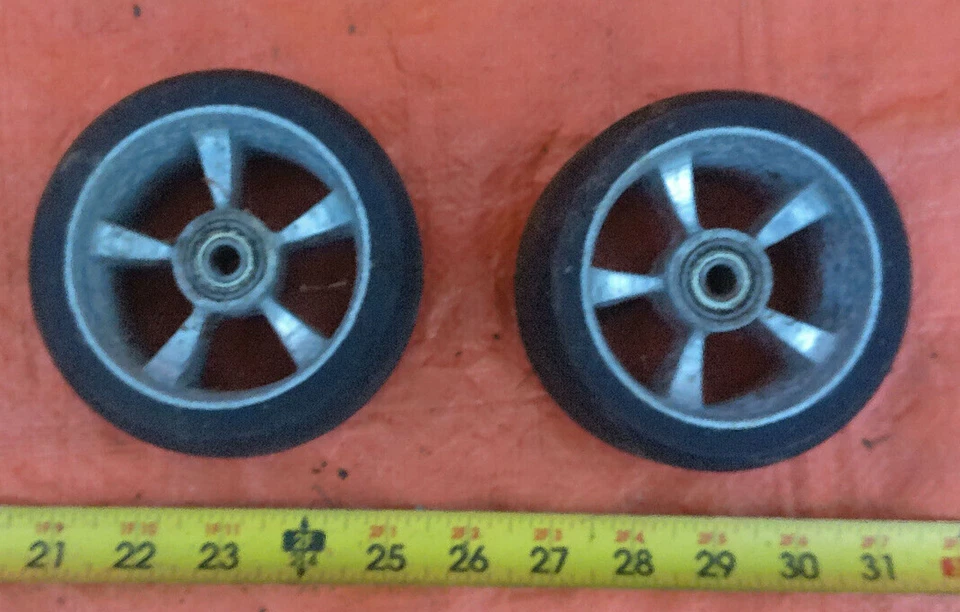 Ruedas delanteras Razor Ground Force & Drifter con rodamientos (juego de 2) usadas Foto 2 de 2