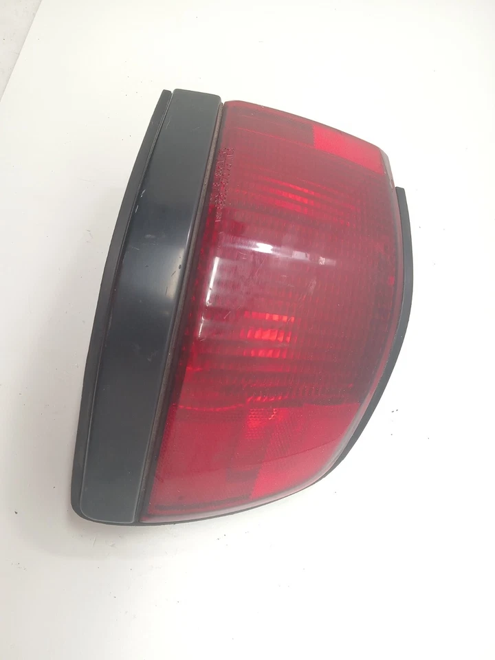 1991-1993 MERCURY TRACER RIGHT SIDE TAIL LIGHT QTR PANEL MOUNTED OEM, 166-01425 - Image 2 of 4