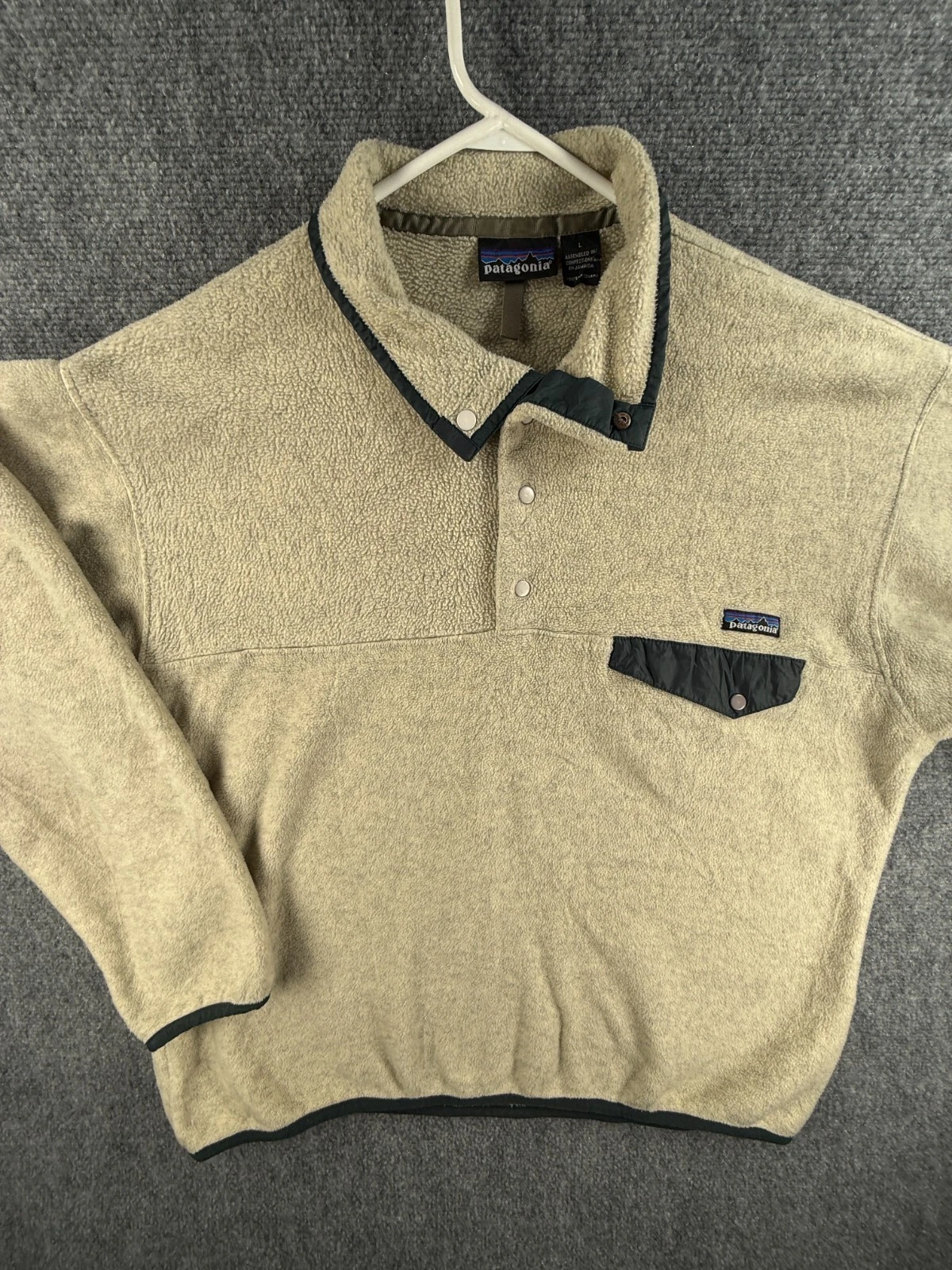 patagonia ivory 1/4 snap pullover fleece logo chest pocket jacket