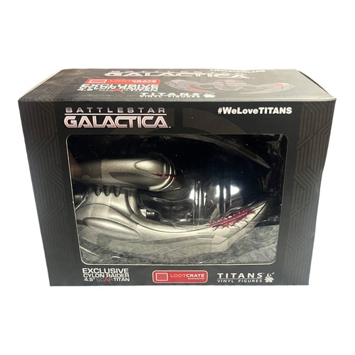BATTLESTAR GALACTICA TITANS VINYL 3 FIGURES AS PHOTO IN RESEALD BOX 23