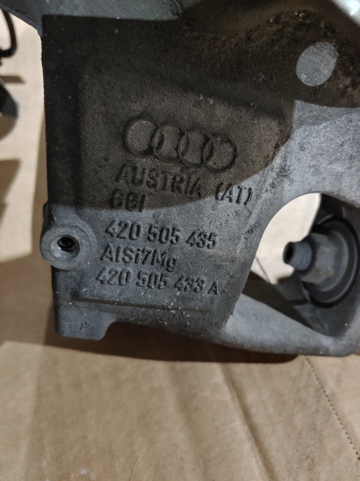 2009 AUDI R8 OEM DRIVER LEFT REAR HUB KNUCKLE SPINDLE CONTROL ARM ASSEMBLY OEM
