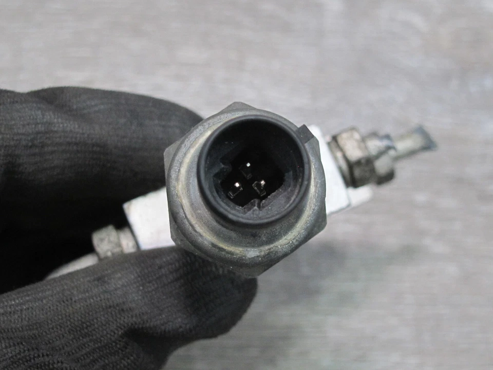 97-04 Válvula dosificadora de frenos Chevrolet Corvette C5 10411077 OEM Foto 3 de 4