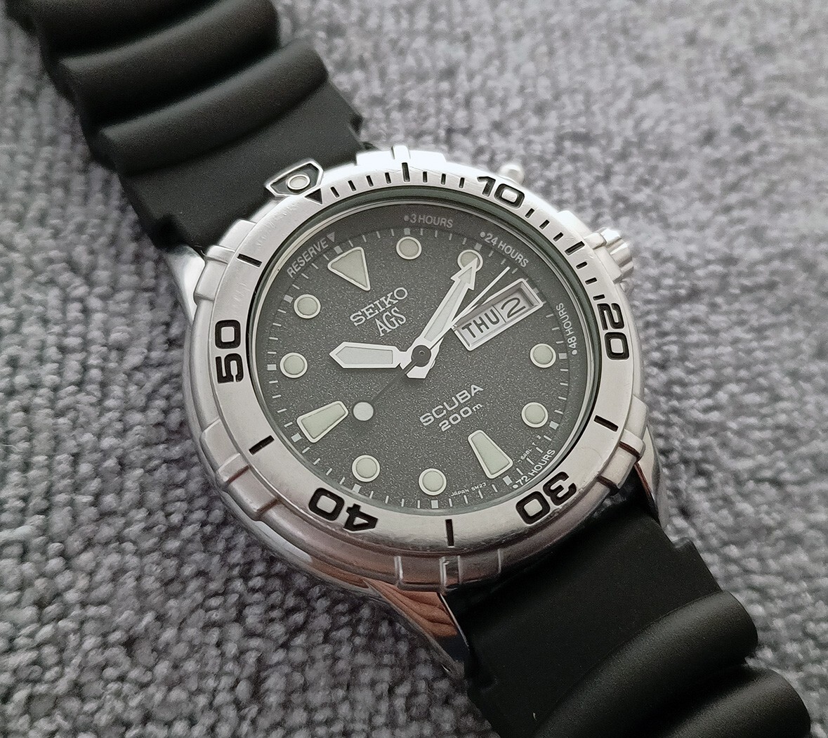 NICE SEIKO AGS KINETIC 5M23-6A60 SCUBA 200M. BLACK DIAL STAINLESS
