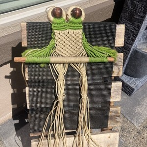 VTG 1970’s Large Macrame Frog Wood Eye Beads Woven Home Decor 33”