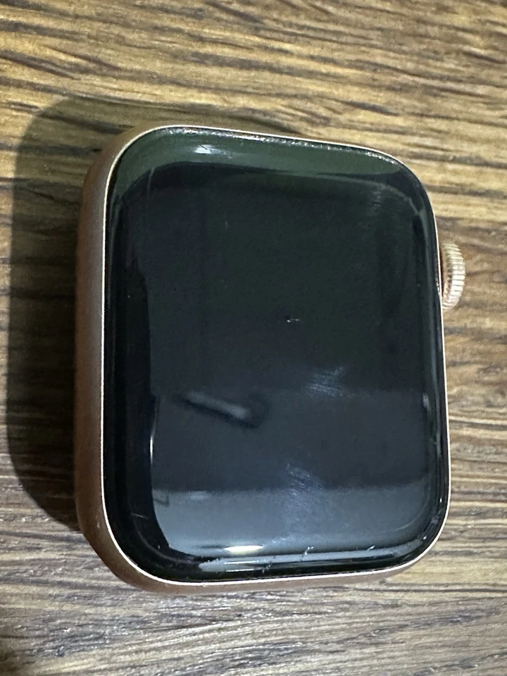 Apple Watch SE (1st generation), photo 2 of 5