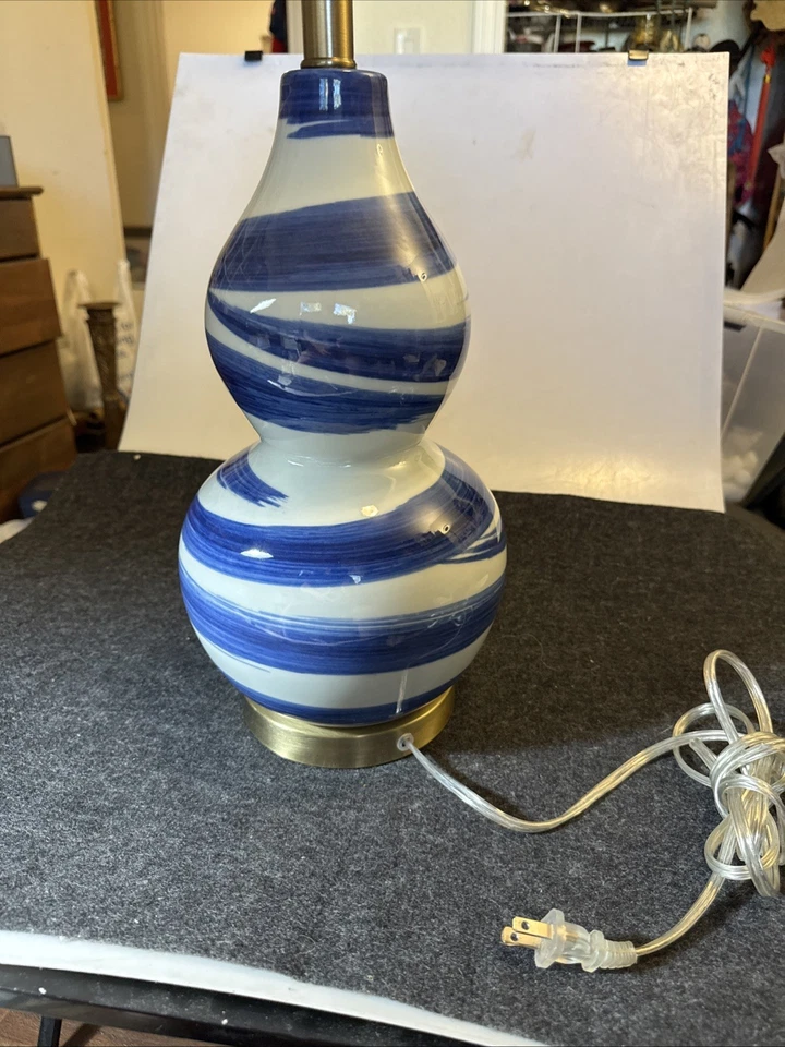Swirl Ceramic Table Lamp Blue & White 20” - Image 4 of 4