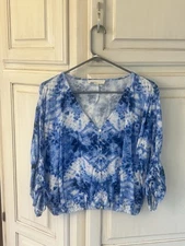 Ladies Lovestitch blue tie dye blouse size small pre owned/excellent