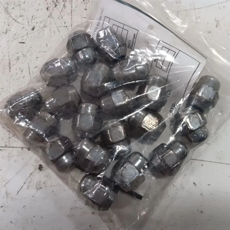 Juego de tuercas Kia Forte 2014 2015 2016 Foto 2 de 4