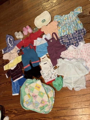 Very Cute Lot Of Cabbage Patch Kids Doll  Clothes And Bags CPK 23 piece