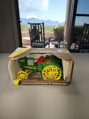 ミニカー ERTL JOHN DEREE WATERLOO BOY s-l400.jpg