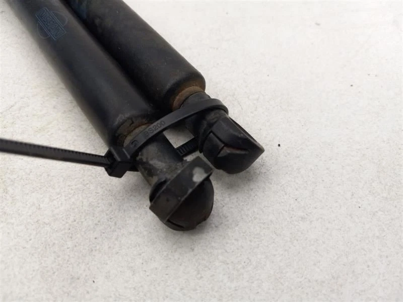 Infiniti G35 2003-2004 portón trasero/puntales de escotilla Foto 3 de 4