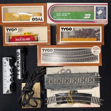 Vintage Tyco Train Lot Cars Track Power Pack HO Scale