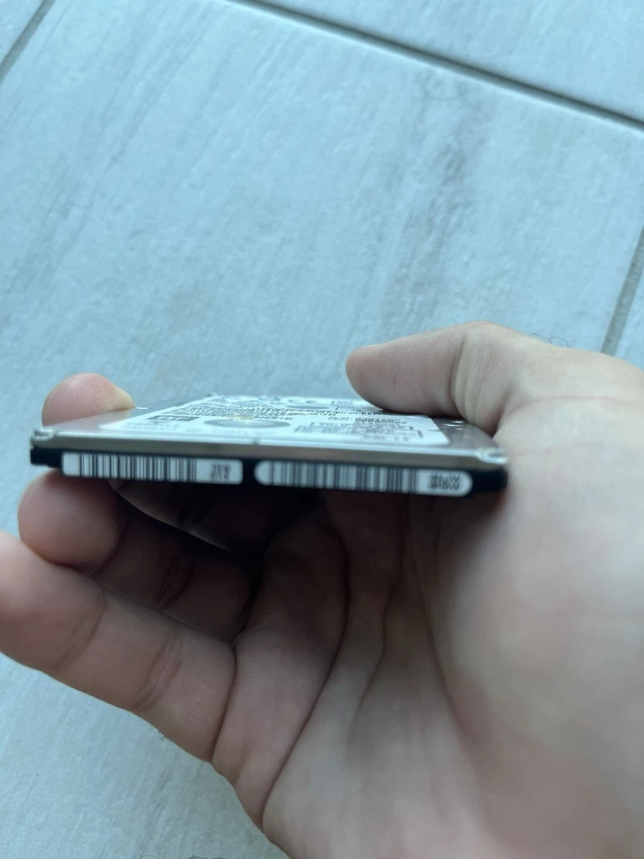 HGST HTE725032A7E630 320GB 7200RPM 32MB 7mm 2.5"SATA Laptop Hard Disk Drive - Image 4 of 4