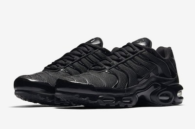Nike Air Max Plus TN Triple Black Essential Size Mens  8 / Womens 9.5 604133-050