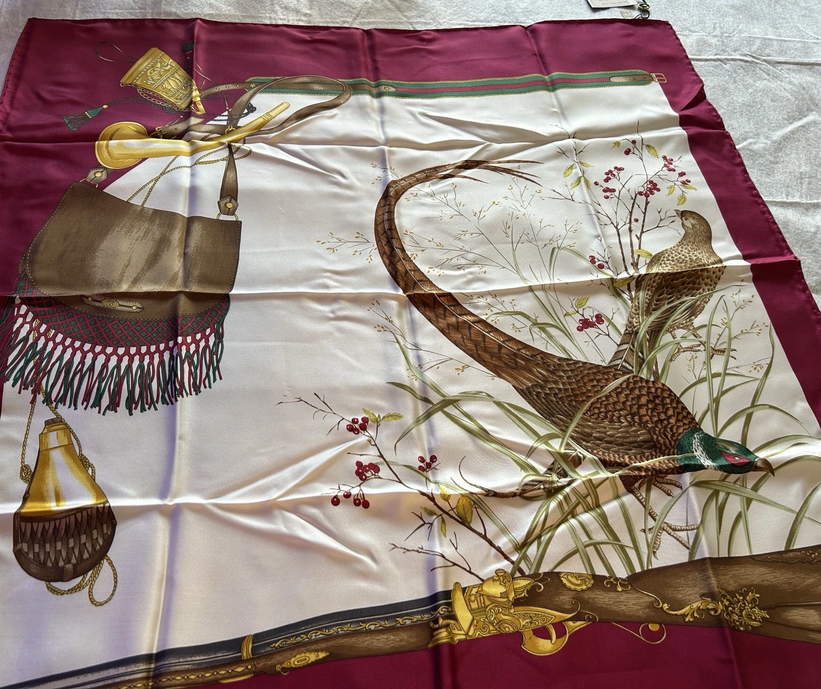 Foulard Gucci 100% soie vintage chasse au faisan multicolore 33x33 neuf dans sa boîte