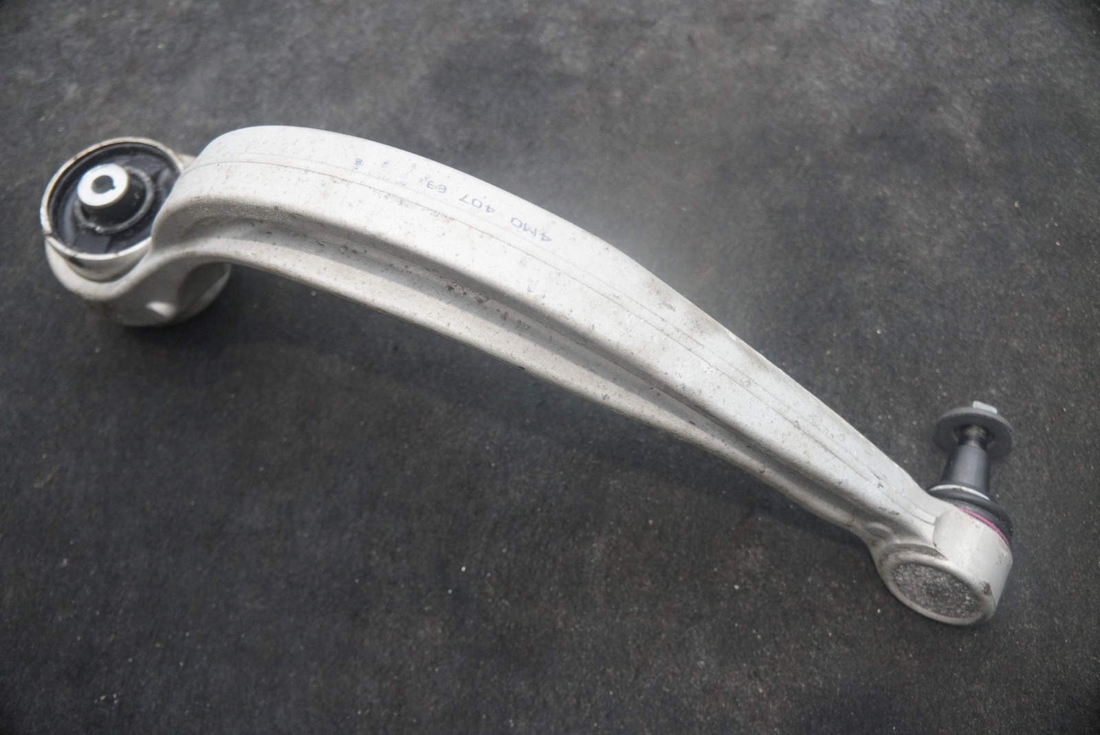 Front Suspension Right Lower Control Arm Guide 4M0407694F OEM Lamborghini Urus