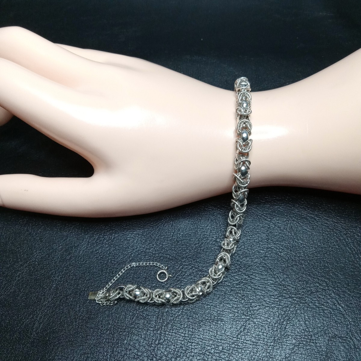 Vintage Jewelry Link Bracelet Silver Tone Sefty Chain. 9181