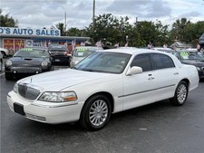 2003 Lincoln Town Car Signature 4dr Sedan