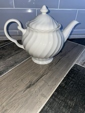 JOHNSON BROTHERS REGENCY SWIRL WHITE  TEAPOT TEA POT EXCELLENT CONDITION
