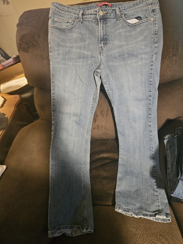 Levi 518 Super low Women’s Blue Jeans Size 15 Inseam 30