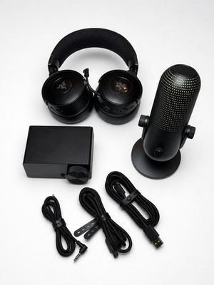 Razer Kraken V4 Pro Headset OLED Hub + Seiren V3 Chroma Mic RGB Good Condition 